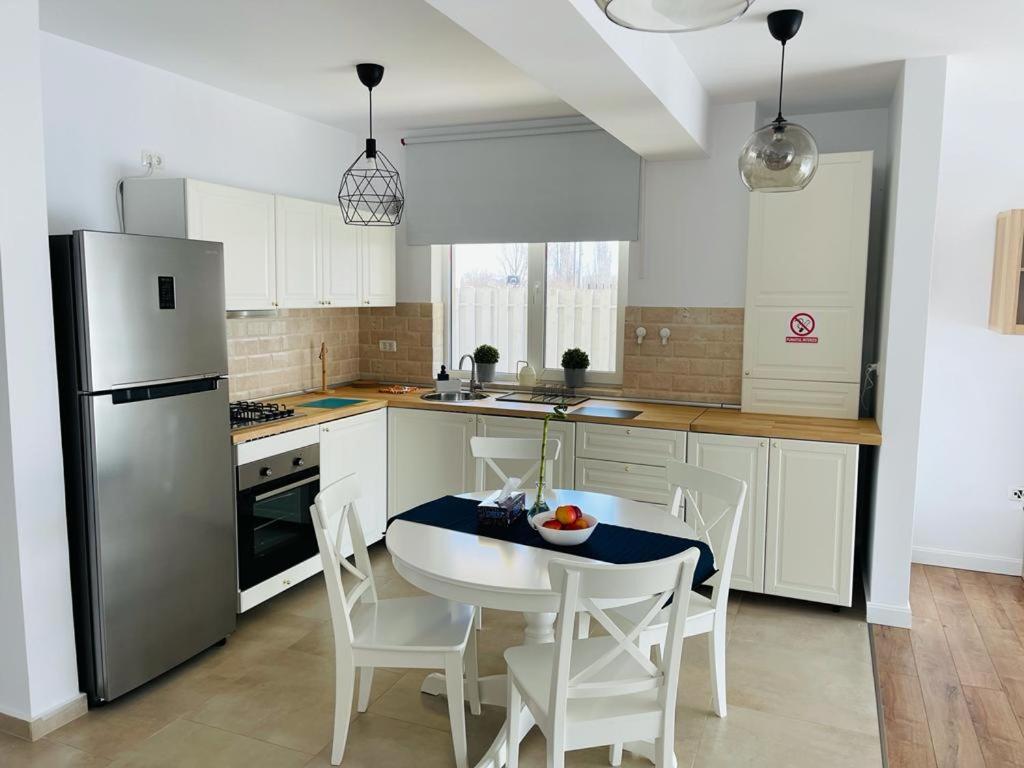 Galaxy Residence Villa Otopeni Exterior photo